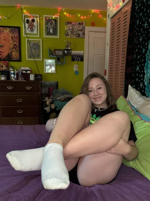 You can kind of see my green pedi through my white ankle socks hehe