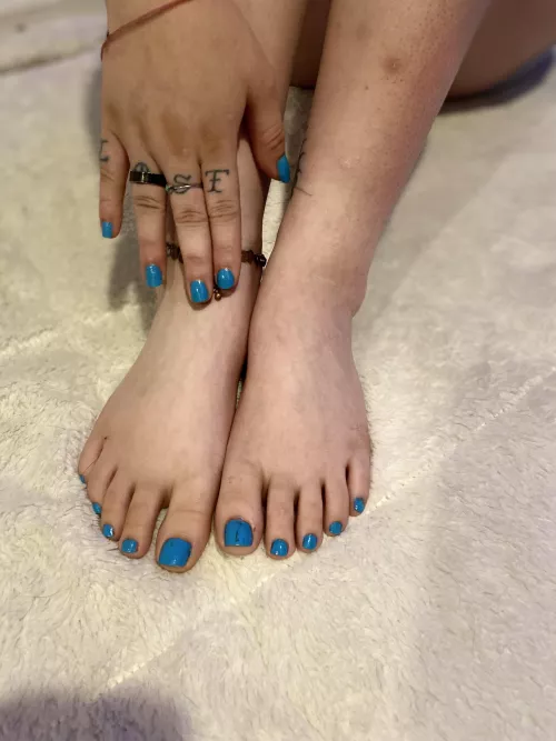 Yummy! Aren’t you mesmerized by my pretty feet? 