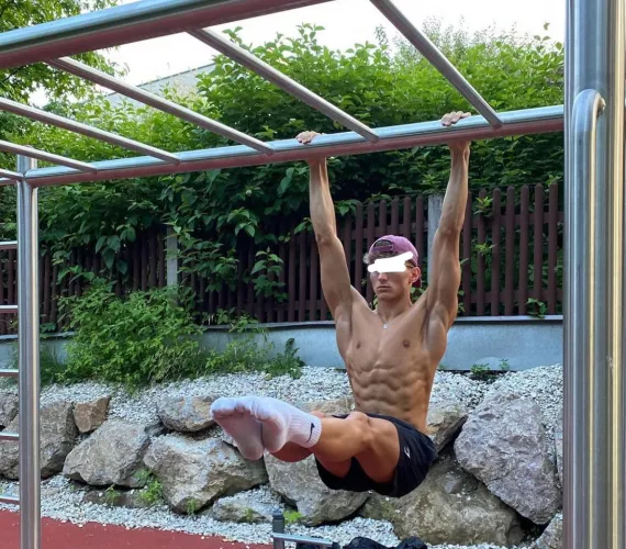 Are u into sporty guys?🤓