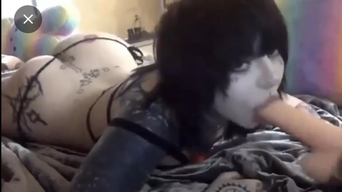 bros. Help me now, please. Hot goth chick with tattoos and a nice ass. I need a name asap.