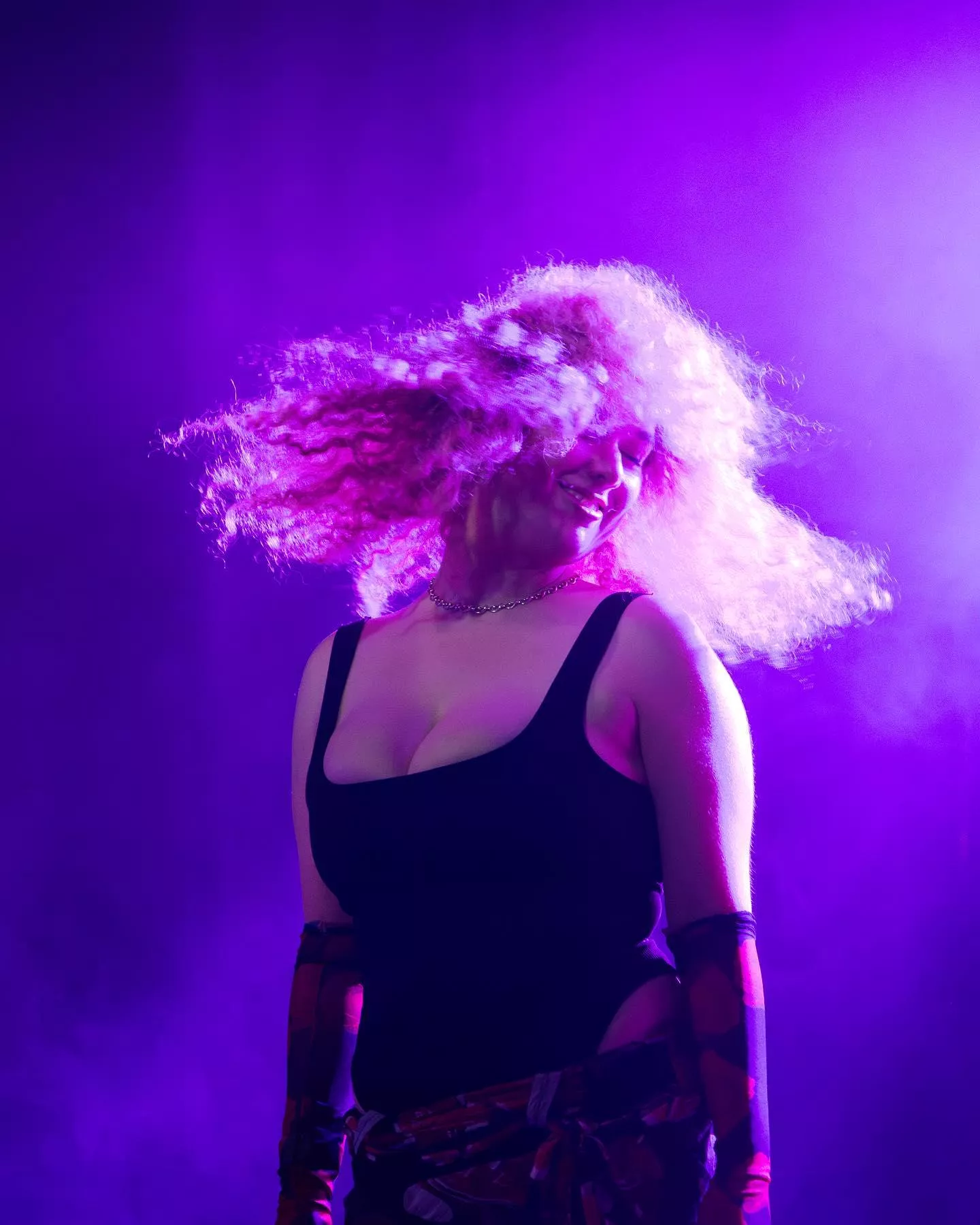 Curly hair and big assets