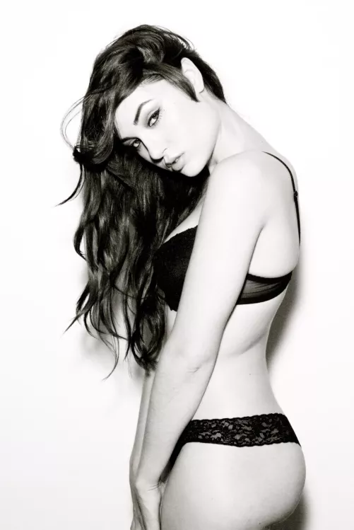 Dat ass from the side 