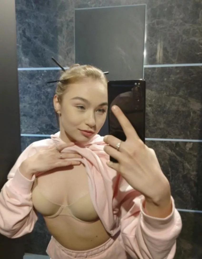 Feeling horny so trying my first post