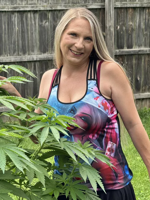 Hanging out in the garden @theraven_and_poe