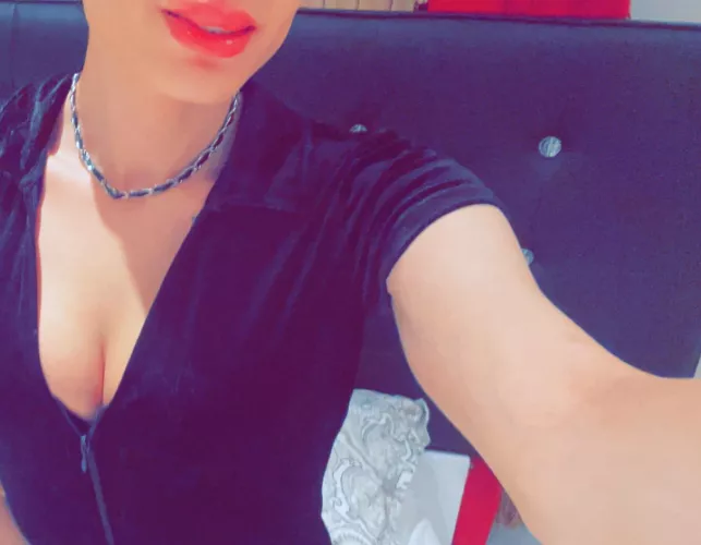 Queeeer. Looking for hairy boys 🙄