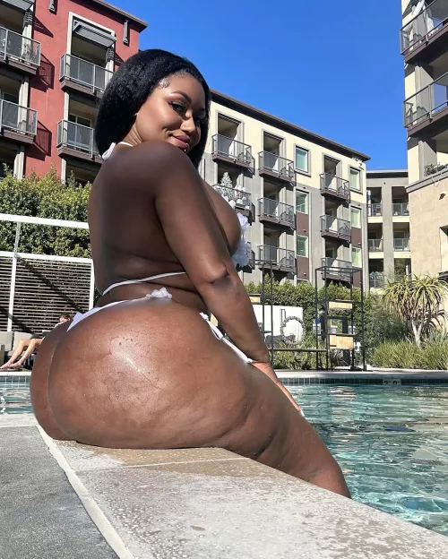 Thickness!!🍑🍑🍑😛