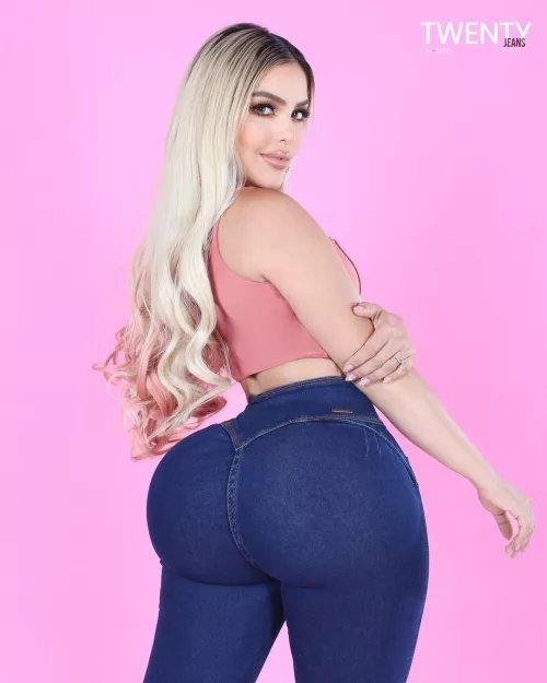 Tight pants 🍑