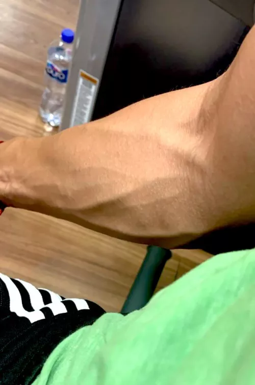 Waiting to squeeze ur neck