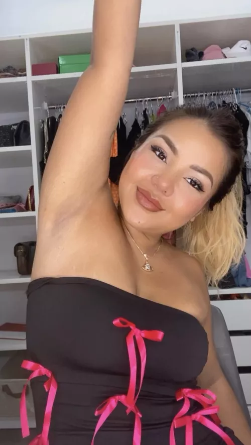 What's your favourite type of armpit and do mine fit your dick and tongue?