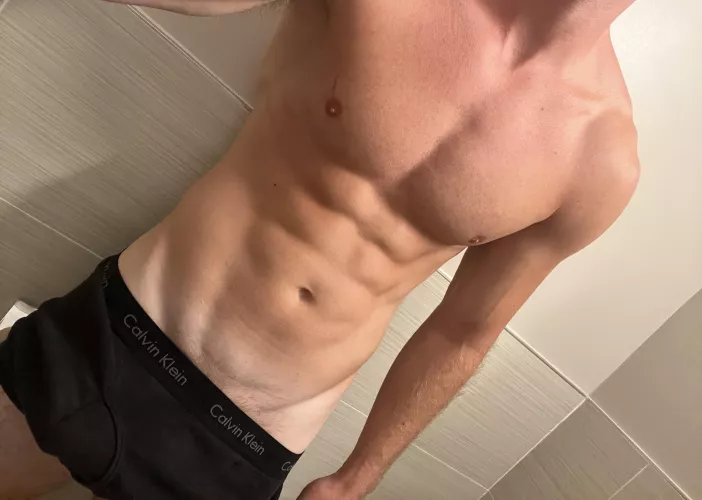 24 dom top for cute fem/smooth bottoms @maxxthrasherr