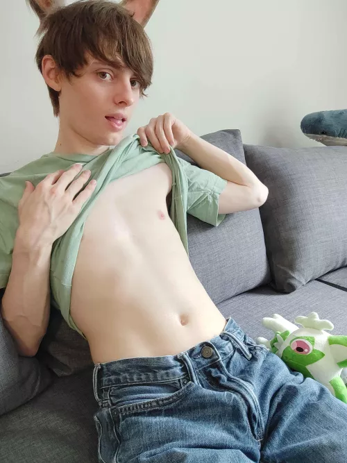 Anyone could give me tummy kisses :3 ?