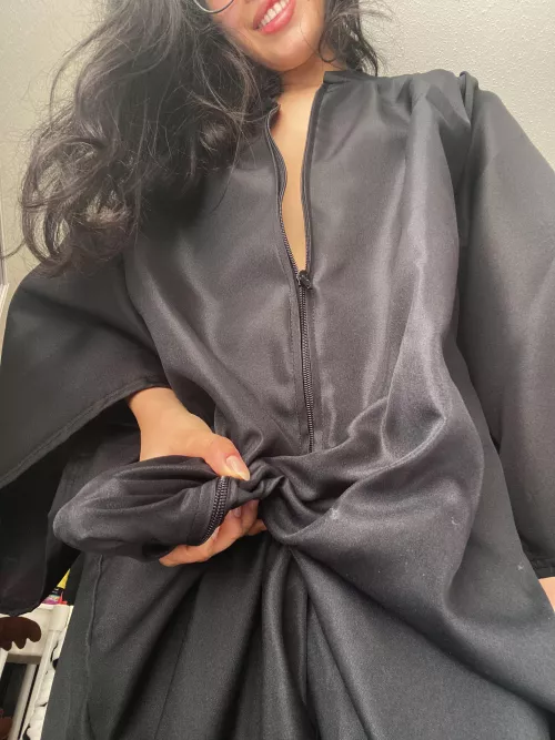 bet my professors would go crazy if they saw the bump in my gown 😏👩🏻‍🎓