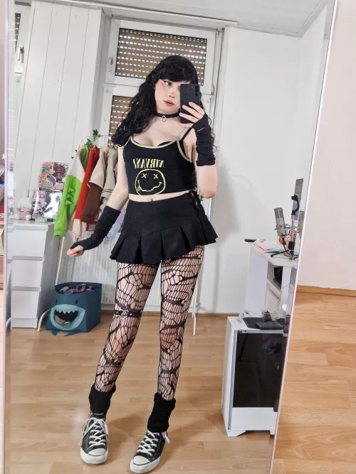 Does anyone think I'm pretty? :o