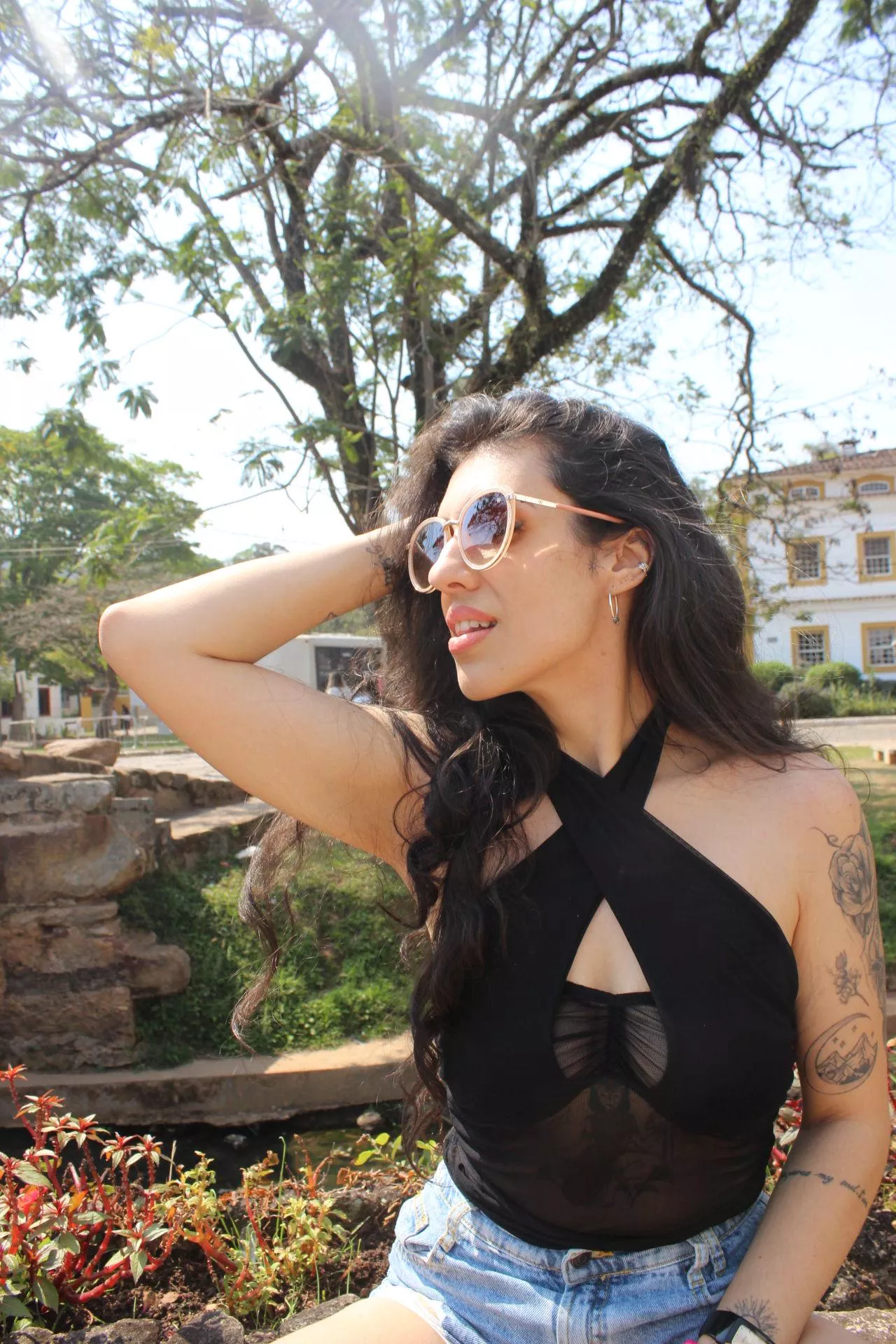 [F] A picture with a tree