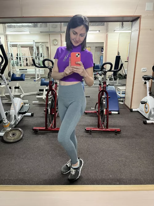 I love the way leggings fit around my legs