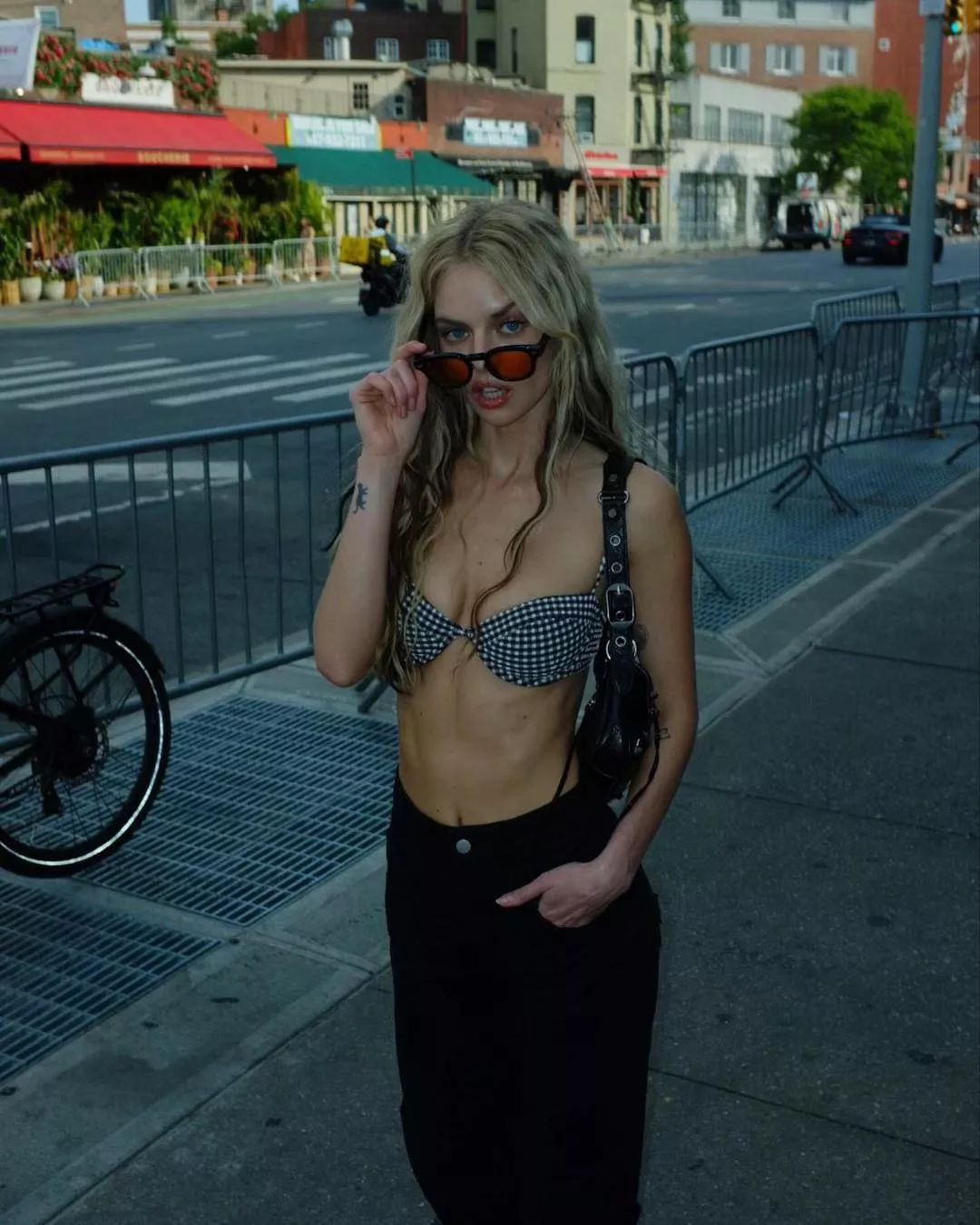 I see Samara Weaving and I start feeling bi