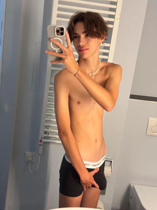 i'm a femboy do you like? (19yo)