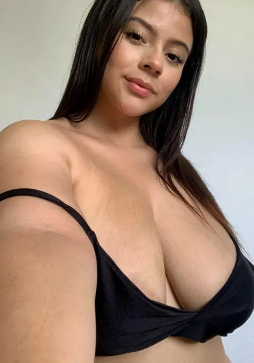 I’m just a free use college slut
