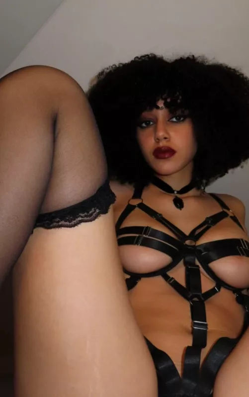 I'm waiting for you in bed like this!