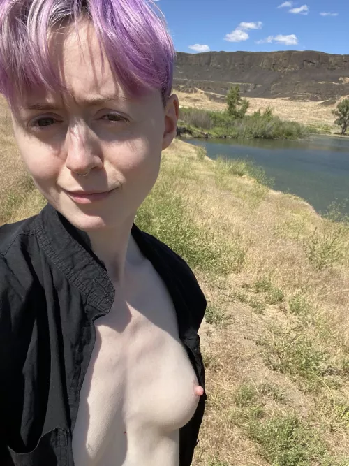 Just enjoying the great outdoors ⛅️ 