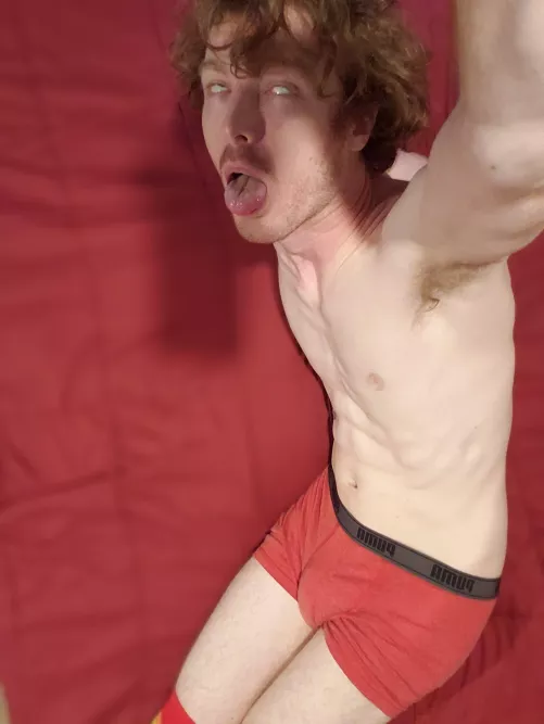 Pale body, sexy pits 