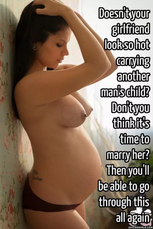 Pregnancy looks good on her