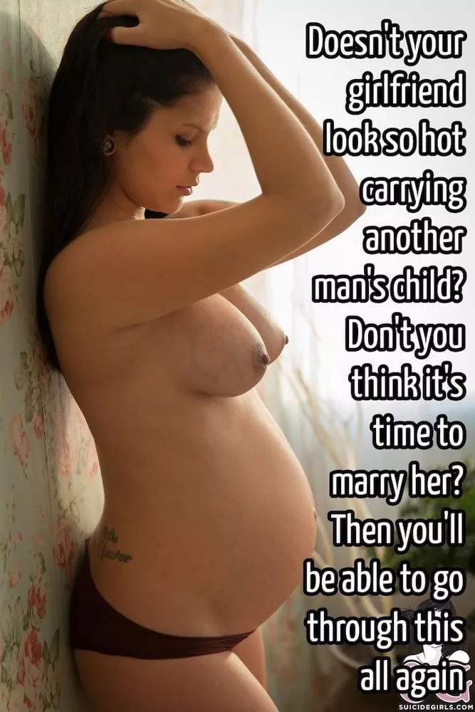 Pregnancy looks good on her 