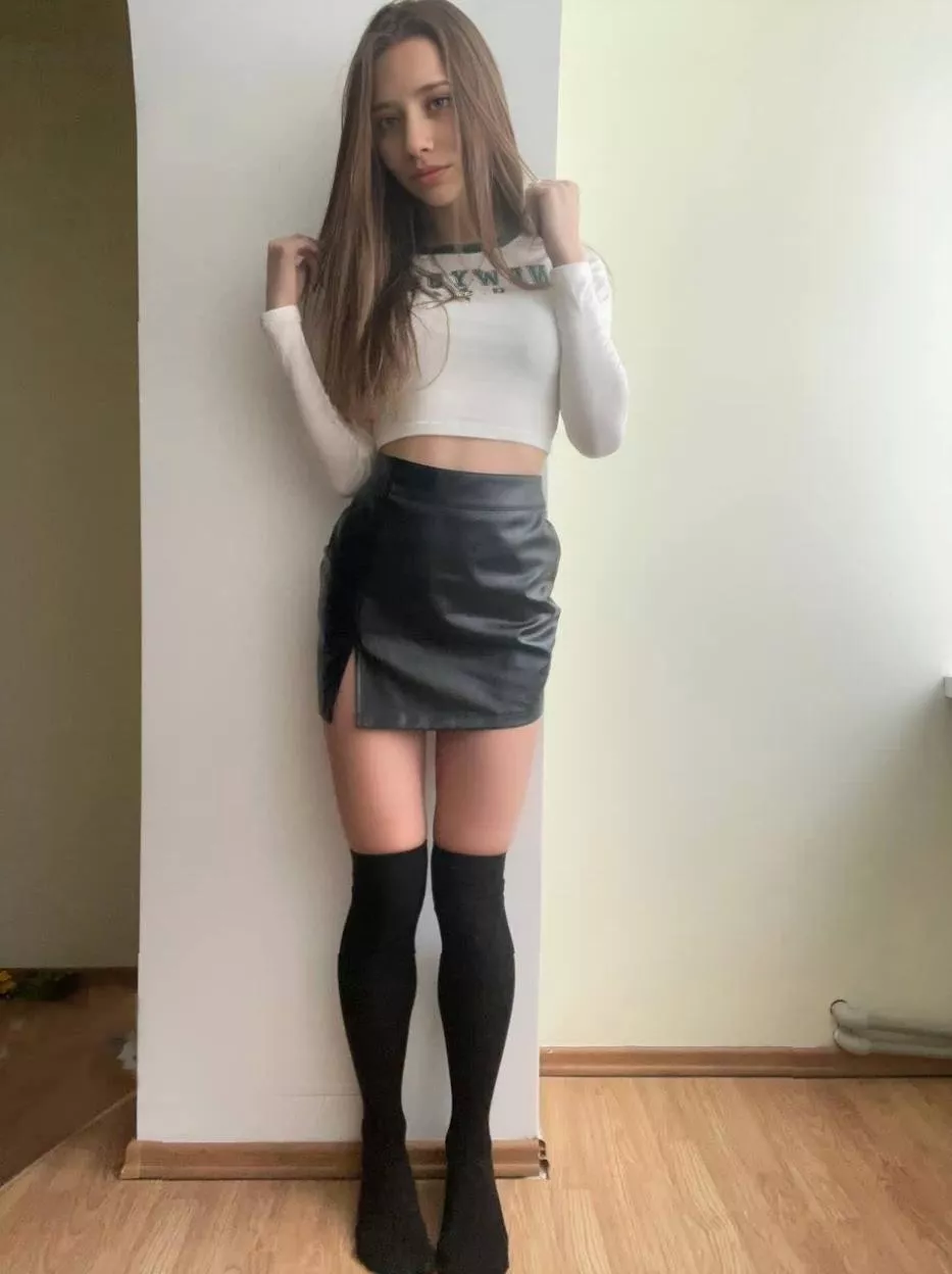 Serving out sultry looks in this leather skirt 