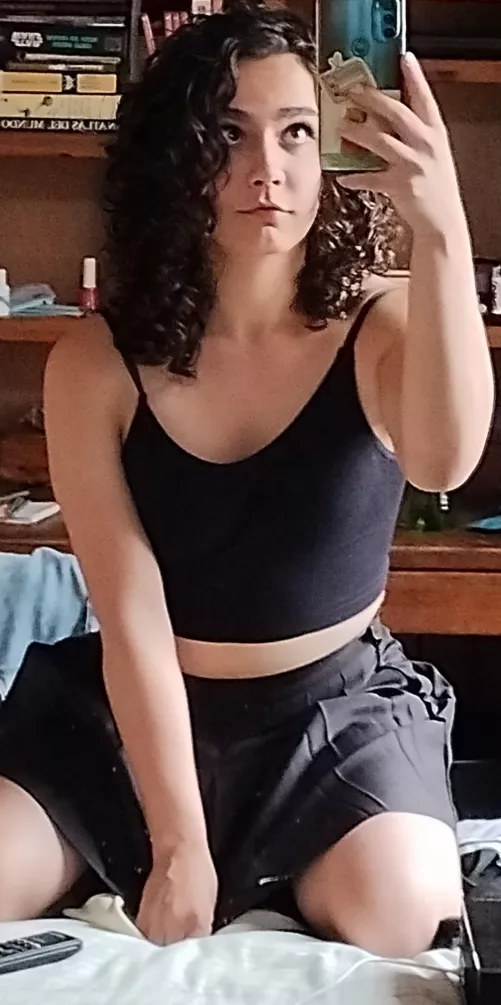 Would you accept a 19y 5'2 petite college girl for wife?? 🌸🌹✨