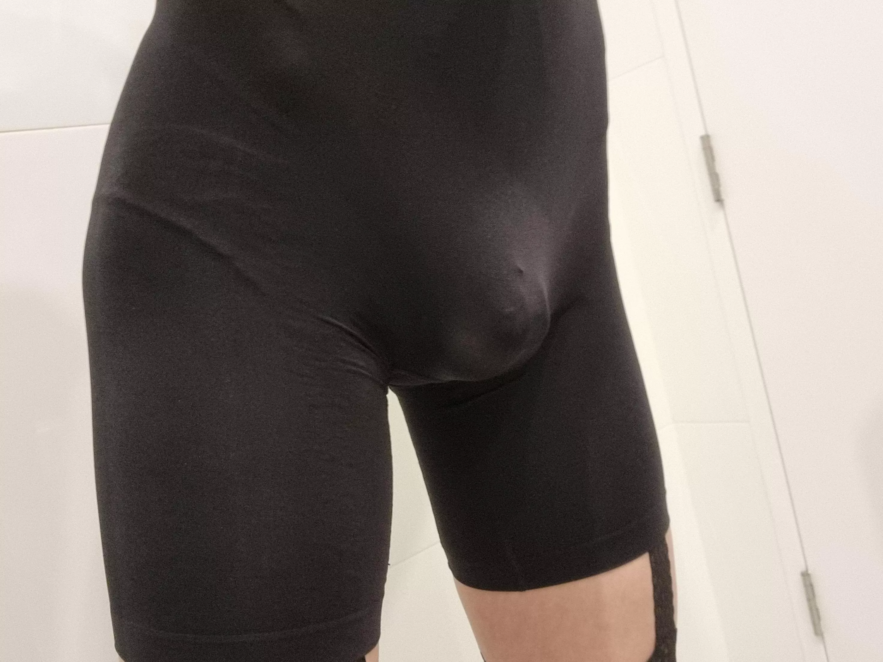 All tight and ready for the gym ☺️