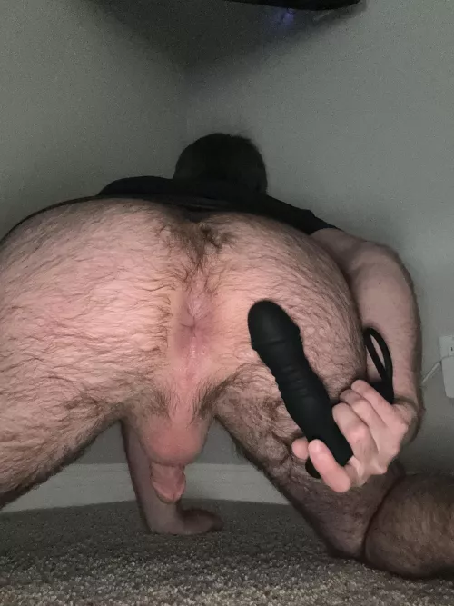 Any daddies like sluts with hairy legs? 