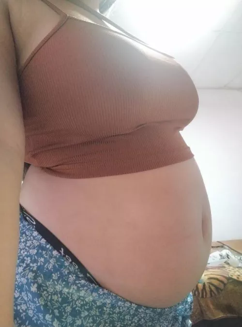 Hello how are you? I'm 22 years old. I'm from Venezuela I'm pregnant I'm very happy it's my first baby