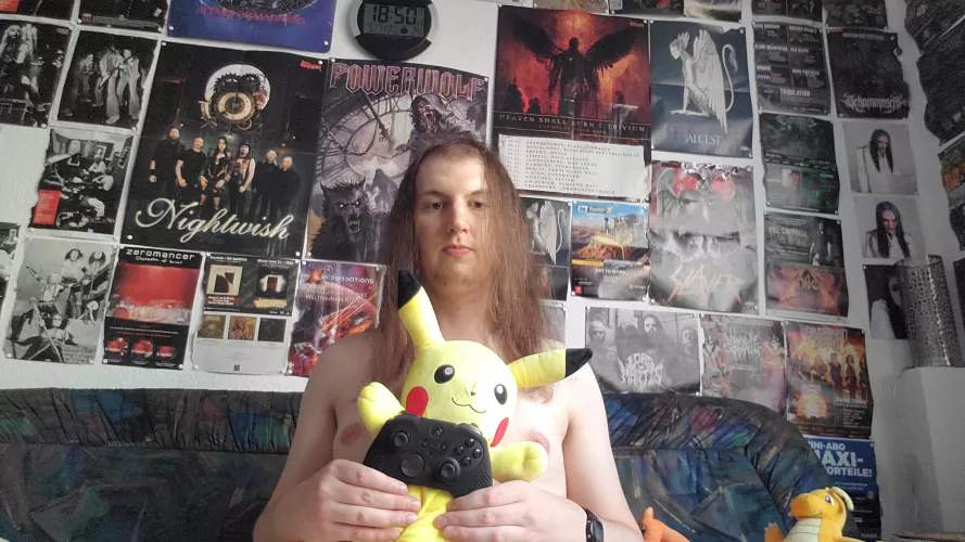 Just an autistic horny gamer which loves to play on XBOX, PC, 3DS and Retro. And he's also a big Pokémon fan.