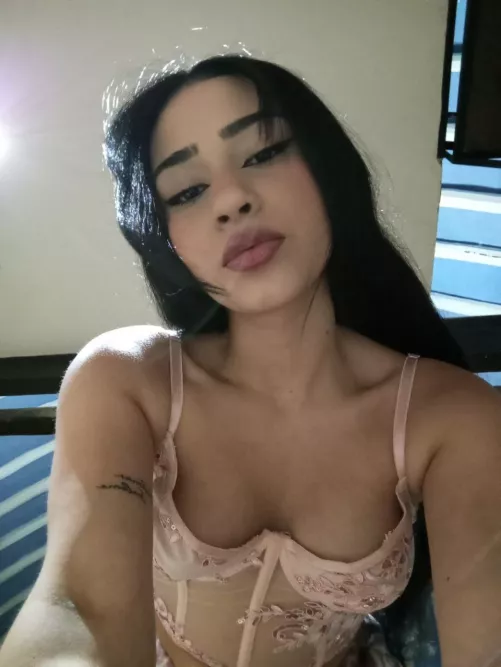 Last chance today! I’m picking users to send my nudes to, who’s in?