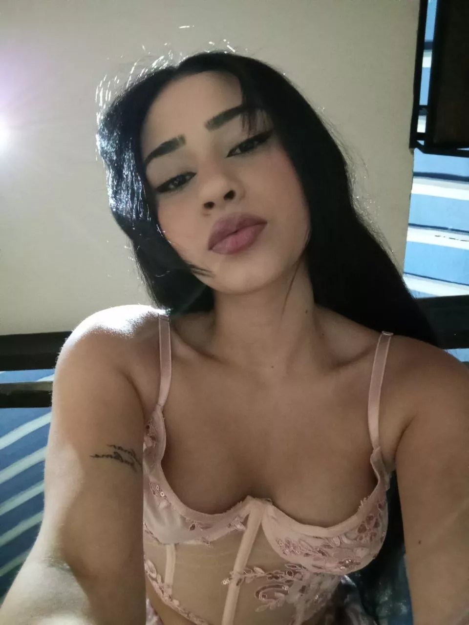 Last chance today! I’m picking users to send my nudes to, who’s in?