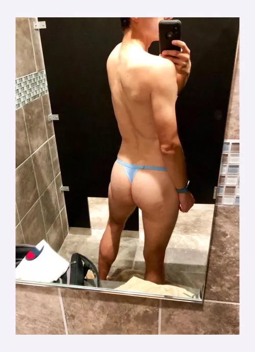 Love wearing thongs ay the gym 😊