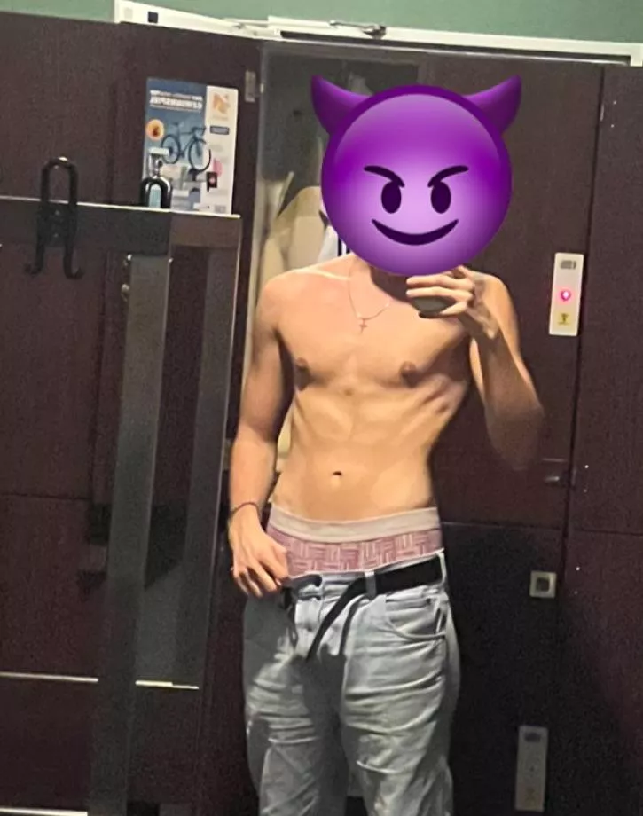 18 yo just got out of the gym do u like my body?