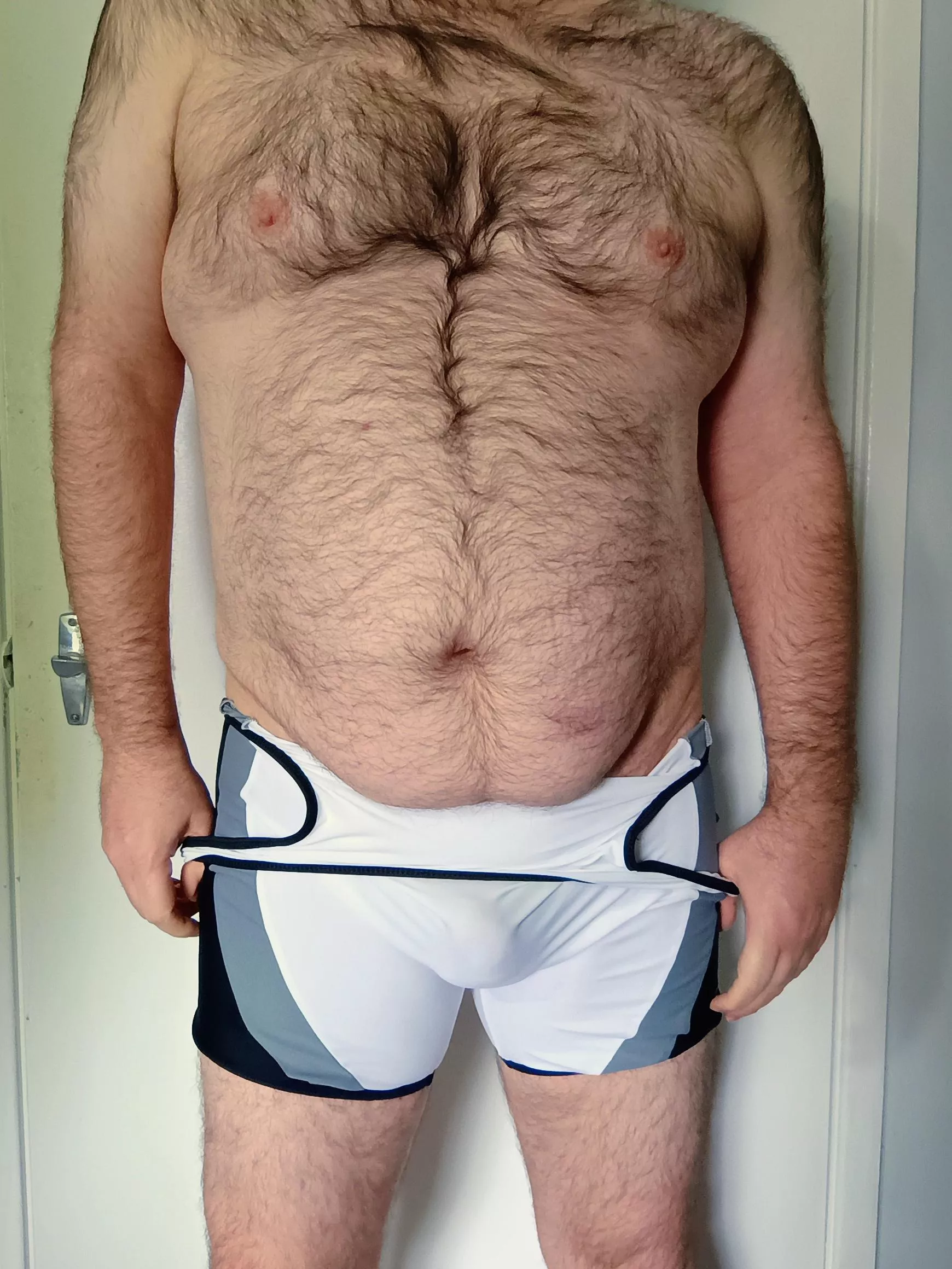 (42) Daddy needs a sexy boy to entertain him. DM if willing. 😘