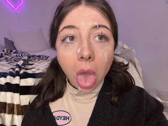 Are cumsluts still hot? 