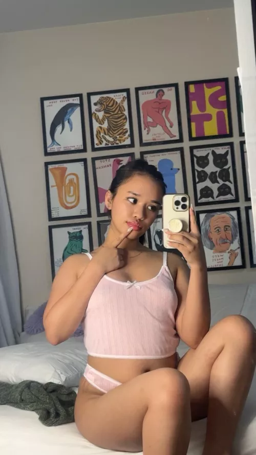 Can you tell I have no bra on 🤪