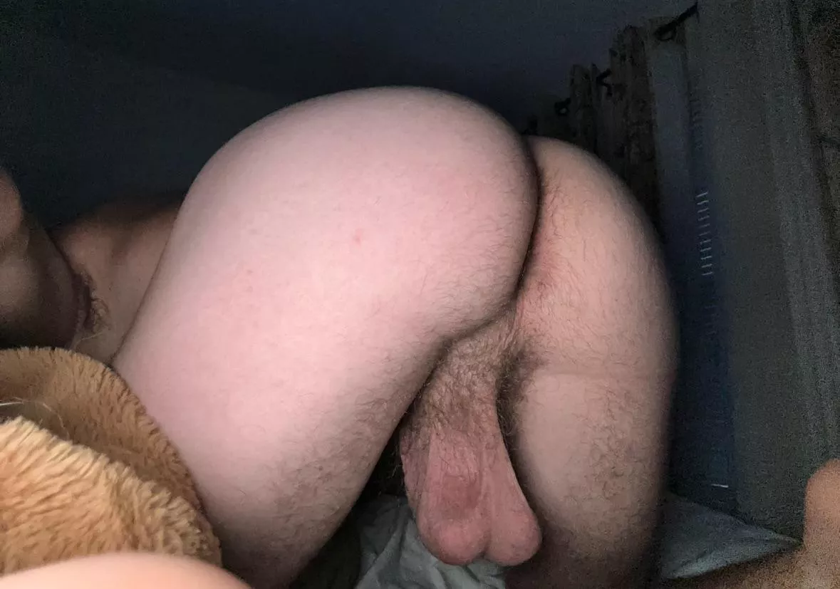 Hangers from behind… imagine fucking me and them slapping around 