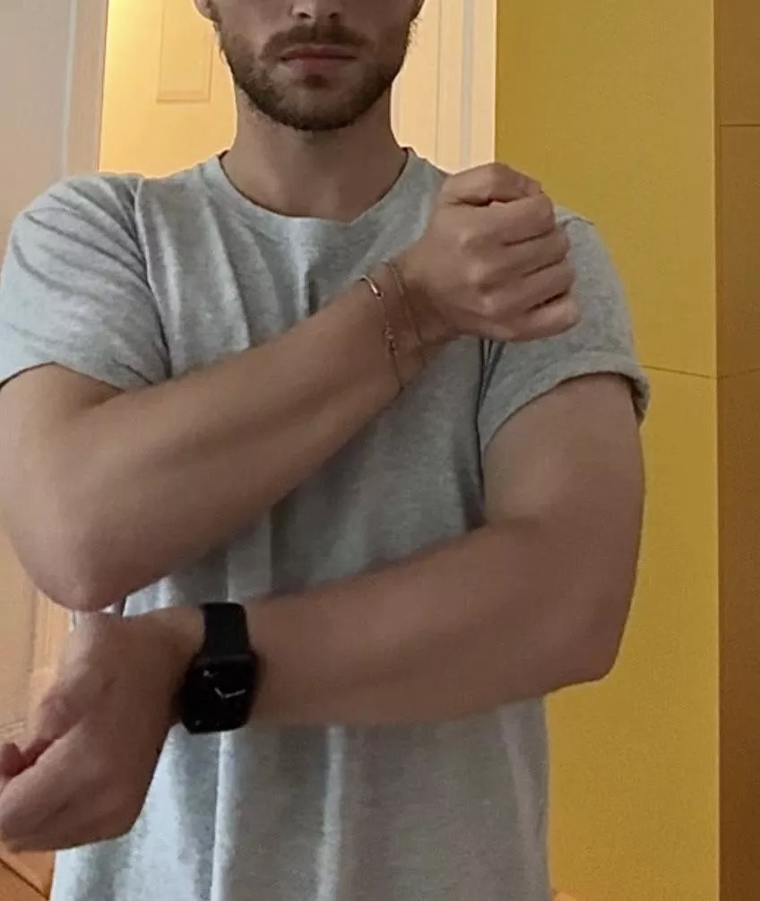 I need strong hands to cuddle well (only for this)