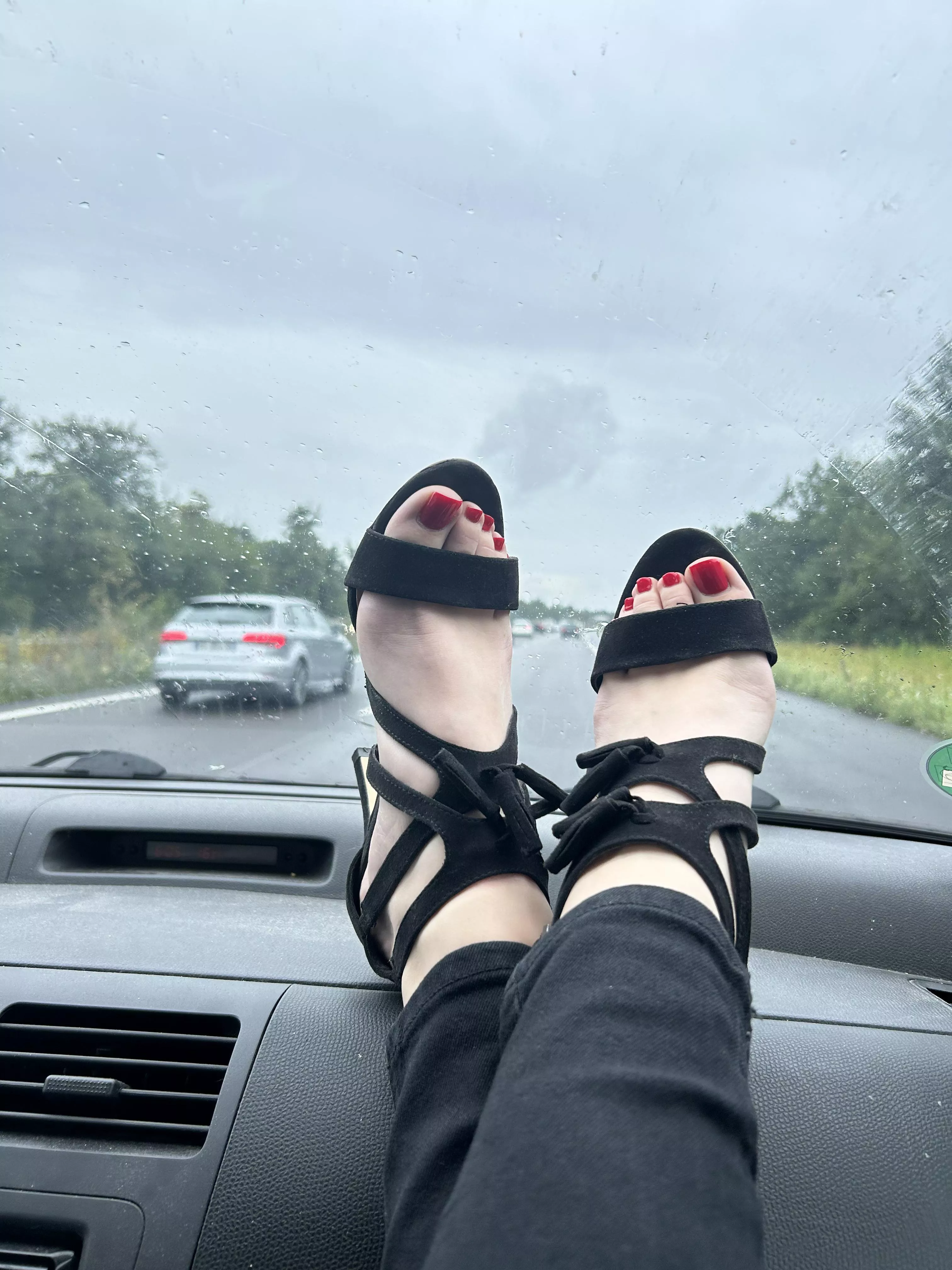 If you were the one driving, would my feet distract you? 🤔