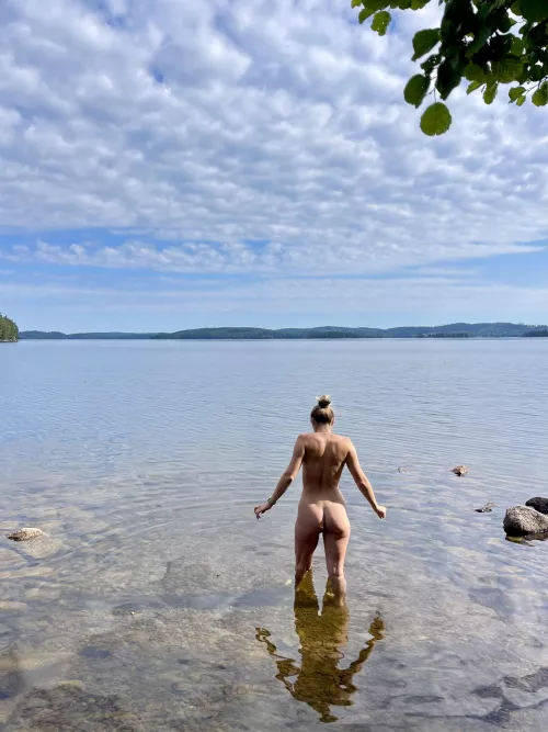 naked and enjoying the lake 💦