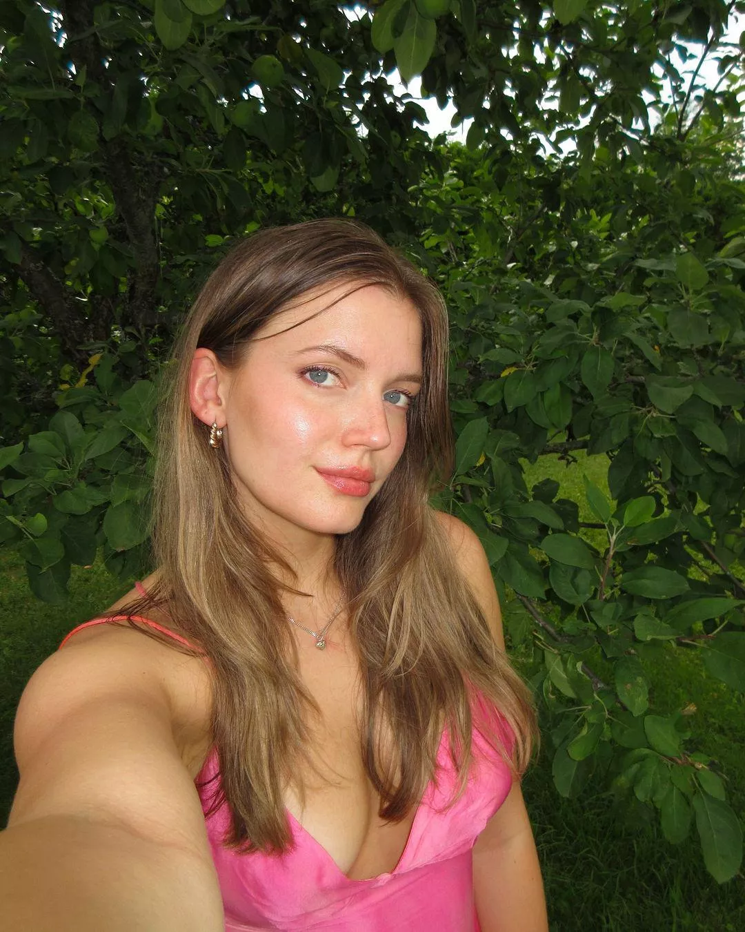 pink dress