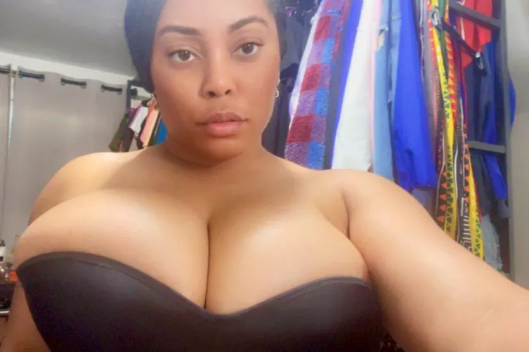 Strapless bra causing spillage 🤭