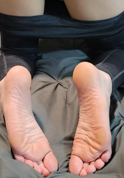 What did you notice first? My feet or my leggings around my knees? 