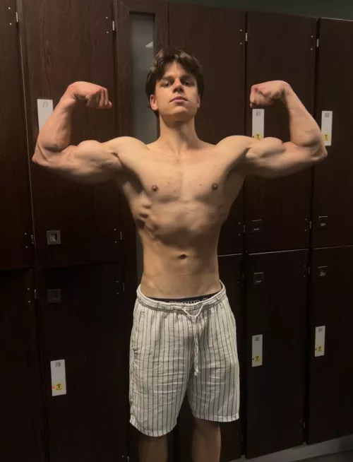 (20)Would you touch my muscles?