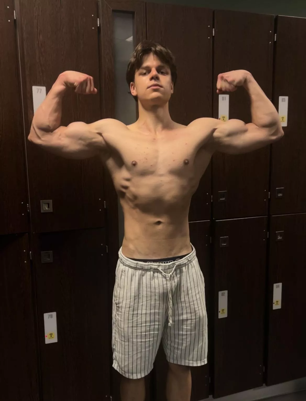 (20)Would you touch my muscles?