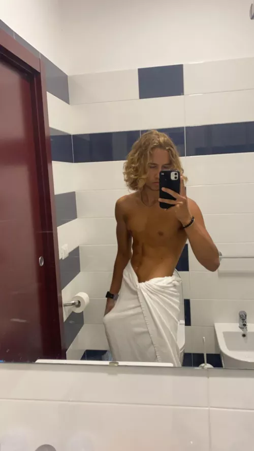 Any cute bottoms like what they see😚